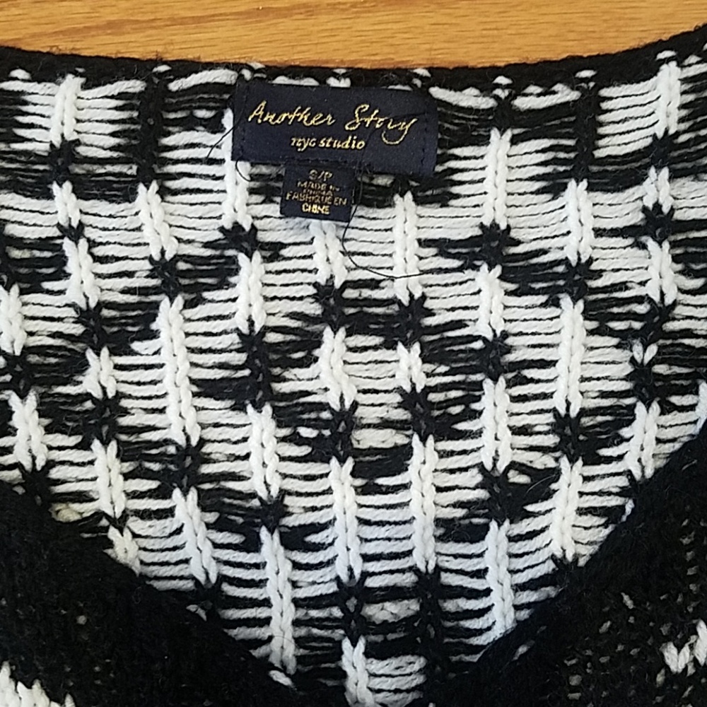 Sweater - Picture 2 of 4